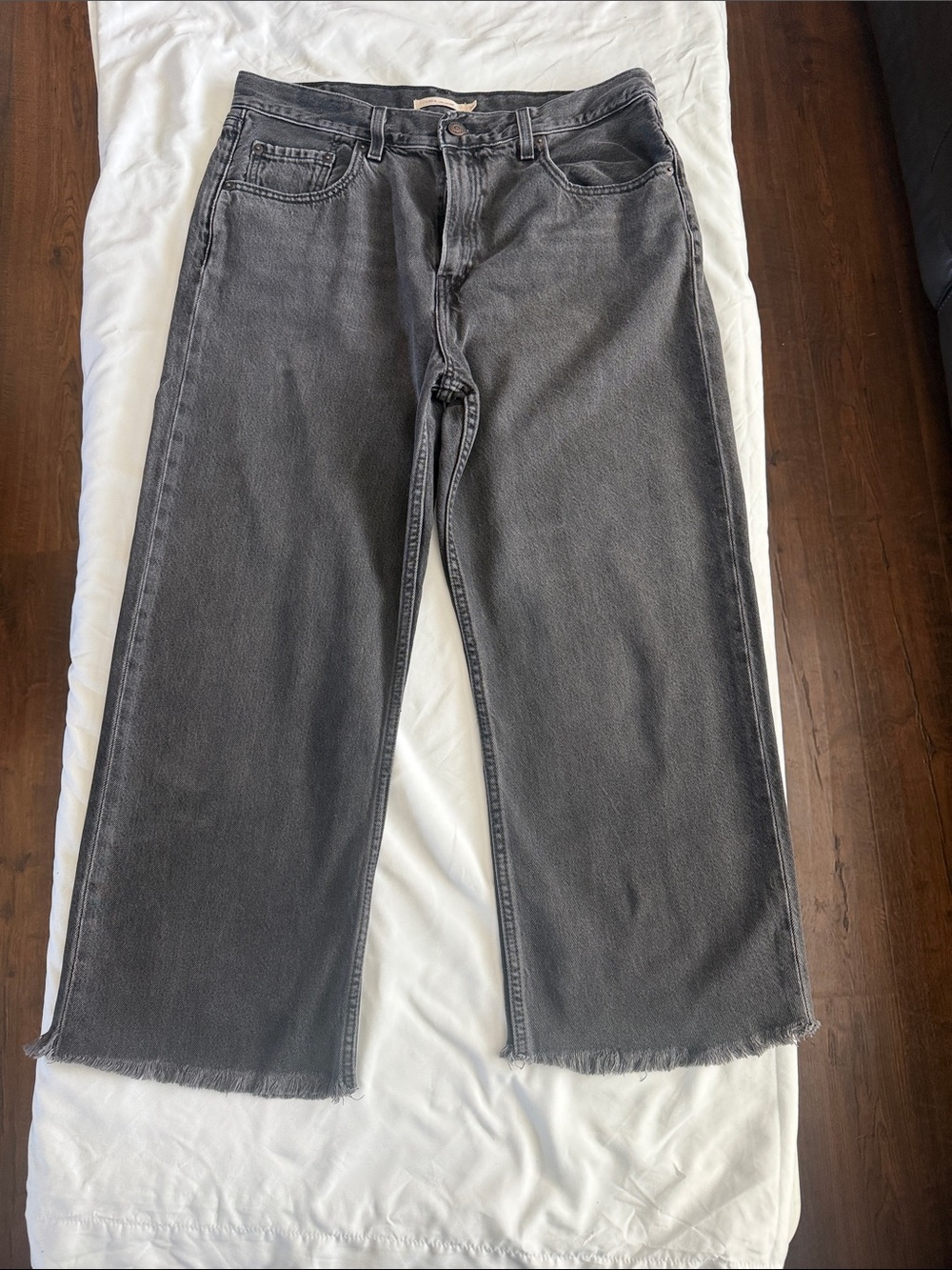 Levi's Women's Loose Straight Cropped Jeans, Size 30